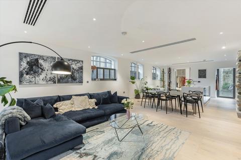 2 bedroom flat for sale, Bubbling Well Square, London SW18