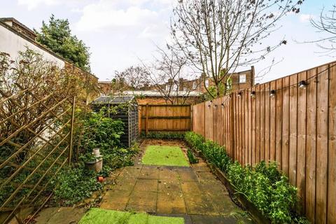 2 bedroom flat for sale, Queens Crescent, Kentish Town, London, NW5
