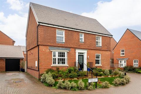 4 bedroom detached house for sale, Sophia Place, Haywards Heath