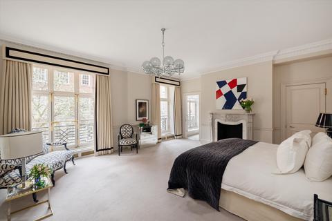 4 bedroom flat for sale, Portland Place, Marylebone, London W1B