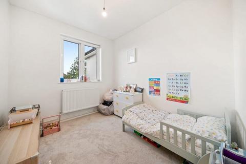 2 bedroom flat to rent, Minster Road, West Hampstead, London, NW2