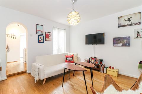 2 bedroom terraced house to rent, Sutton Road, Watford, WD17