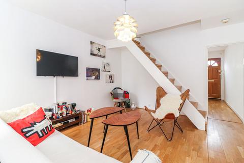 2 bedroom terraced house to rent, Sutton Road, Watford, WD17