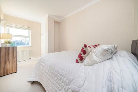 2 bedroom flat to rent, Chiswick High Road, London W4