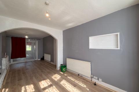 3 bedroom semi-detached house to rent, Waddington Avenue, Birmingham, B43
