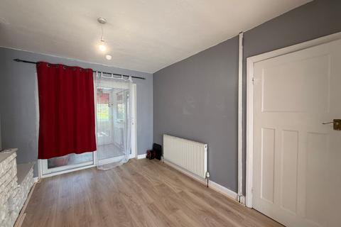 3 bedroom semi-detached house to rent, Waddington Avenue, Birmingham, B43