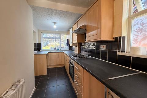 3 bedroom semi-detached house to rent, Waddington Avenue, Birmingham, B43