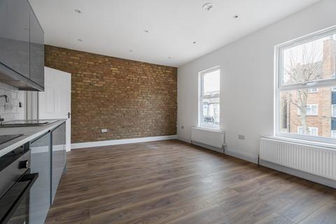 2 bedroom flat to rent, Markhouse Road, Walthamstow