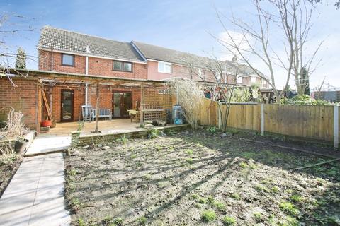 3 bedroom end of terrace house to rent, Lister Road, Atherstone
