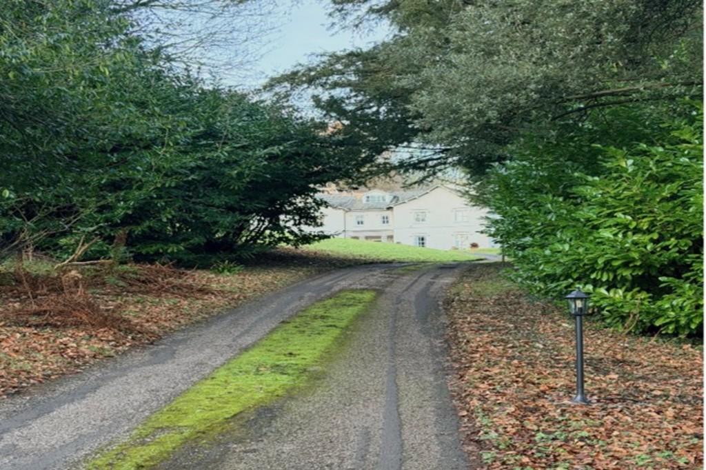 Driveway of Yealand House2