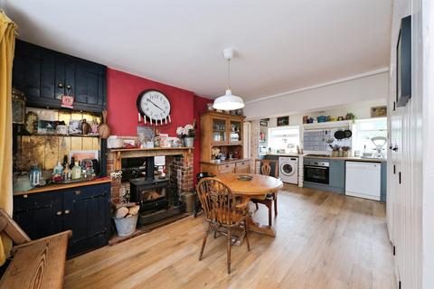 4 bedroom cottage for sale, New Road, Belper DE56