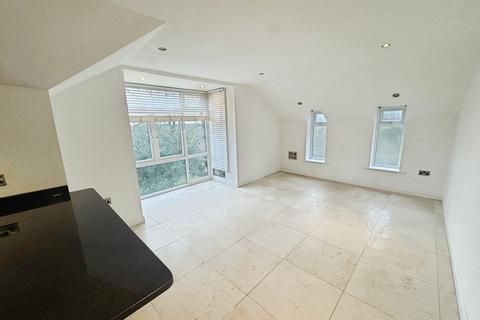 2 bedroom apartment to rent, Greenmount, Norden OL11