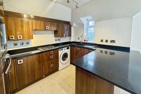 2 bedroom apartment to rent, Greenmount, Norden OL11