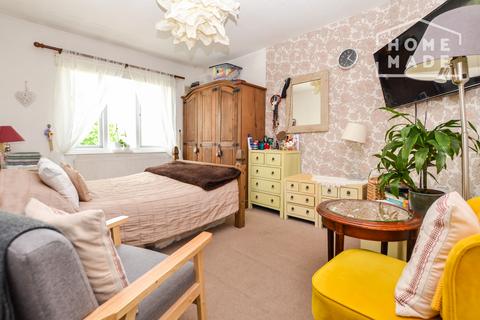 undefined, Twickenham Road, TW13
