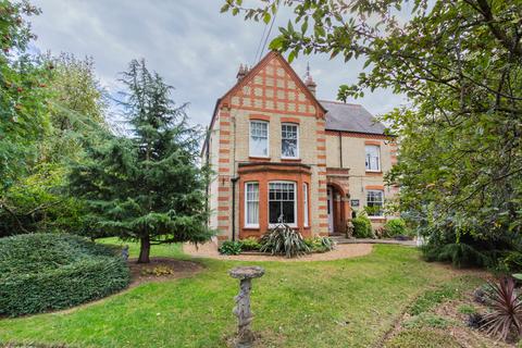 undefined, Irthlingborough Road, Finedon NN9