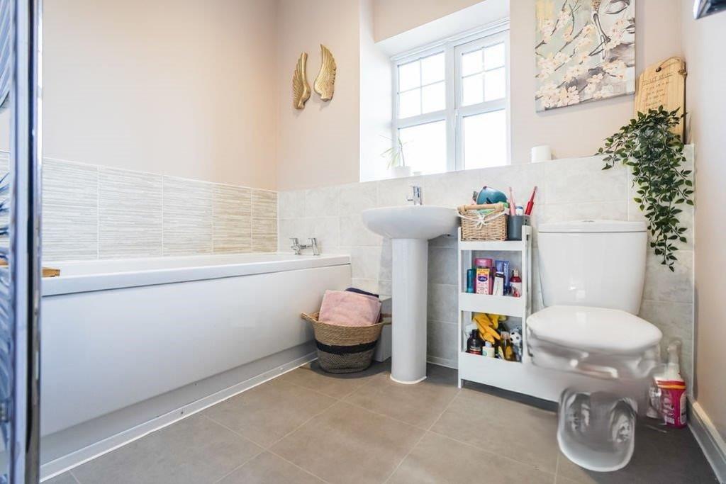 Family Bathroom-001-1