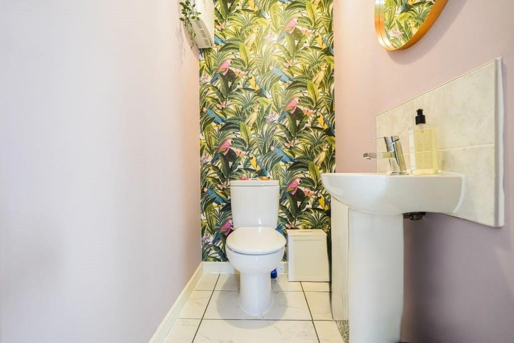 Downstairs WC-001