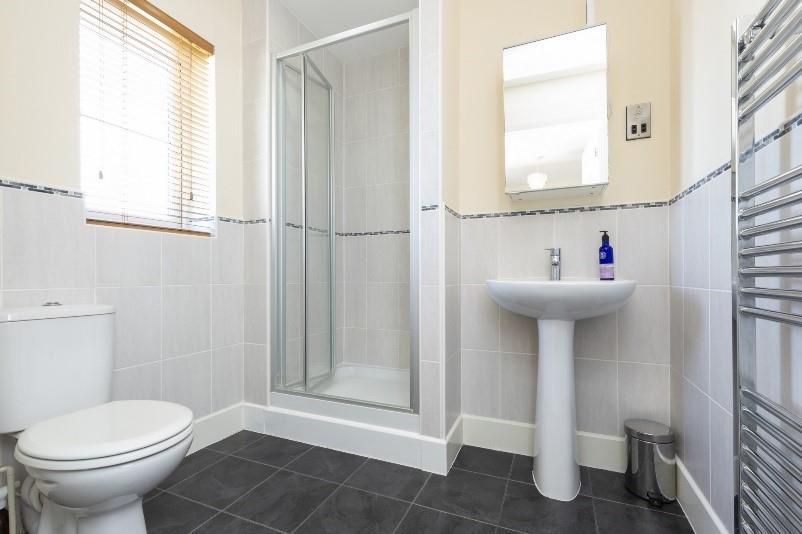 8-Ensuite-2.jpg