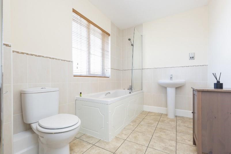 11-Bathroom.jpg