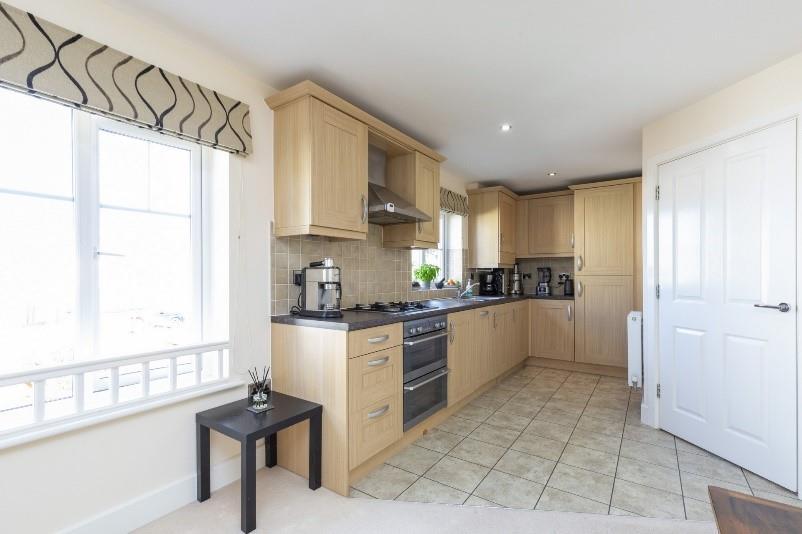 4-Kitchen.jpg