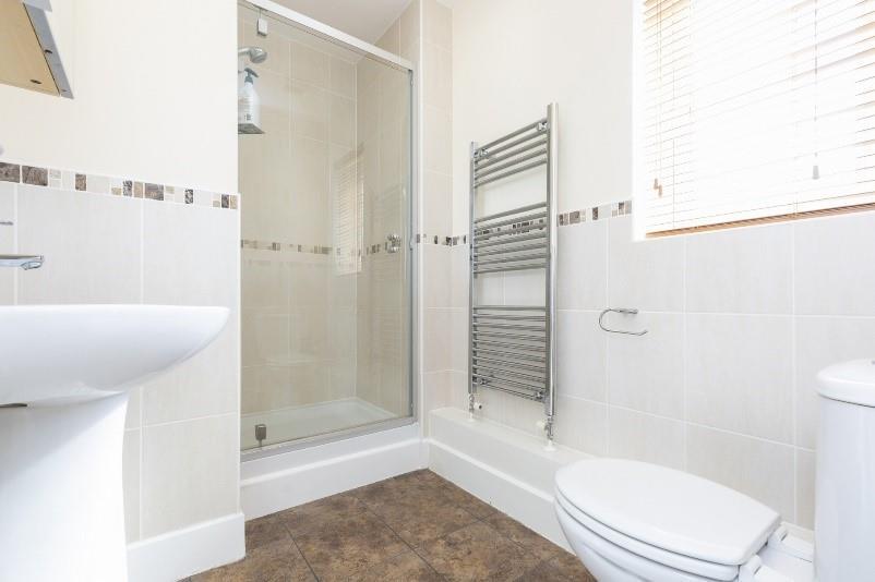 6-Ensuite-1.jpg