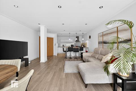 3 bedroom apartment for sale, Capri House, Lynton Court , Cardiff