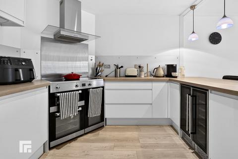 3 bedroom apartment for sale, Capri House, Lynton Court , Cardiff