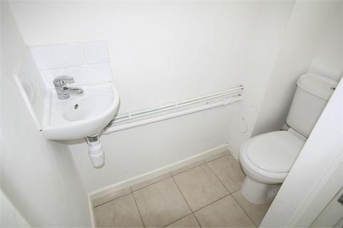 3 bedroom end of terrace house to rent, Thrush Lane, Wellingborough, NN8