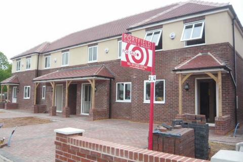 3 bedroom townhouse to rent, Worcester Avenue, Doncaster DN2