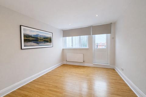 2 bedroom apartment to rent, West Green Road, London N15
