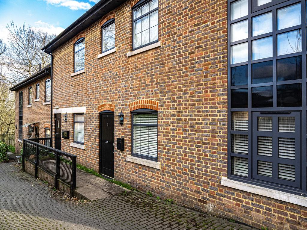 Saracens Mews