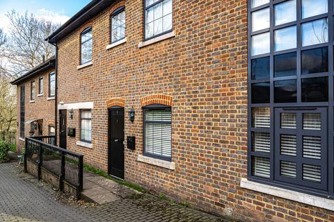 2 bedroom flat for sale - High Street, Kings Langley WD4