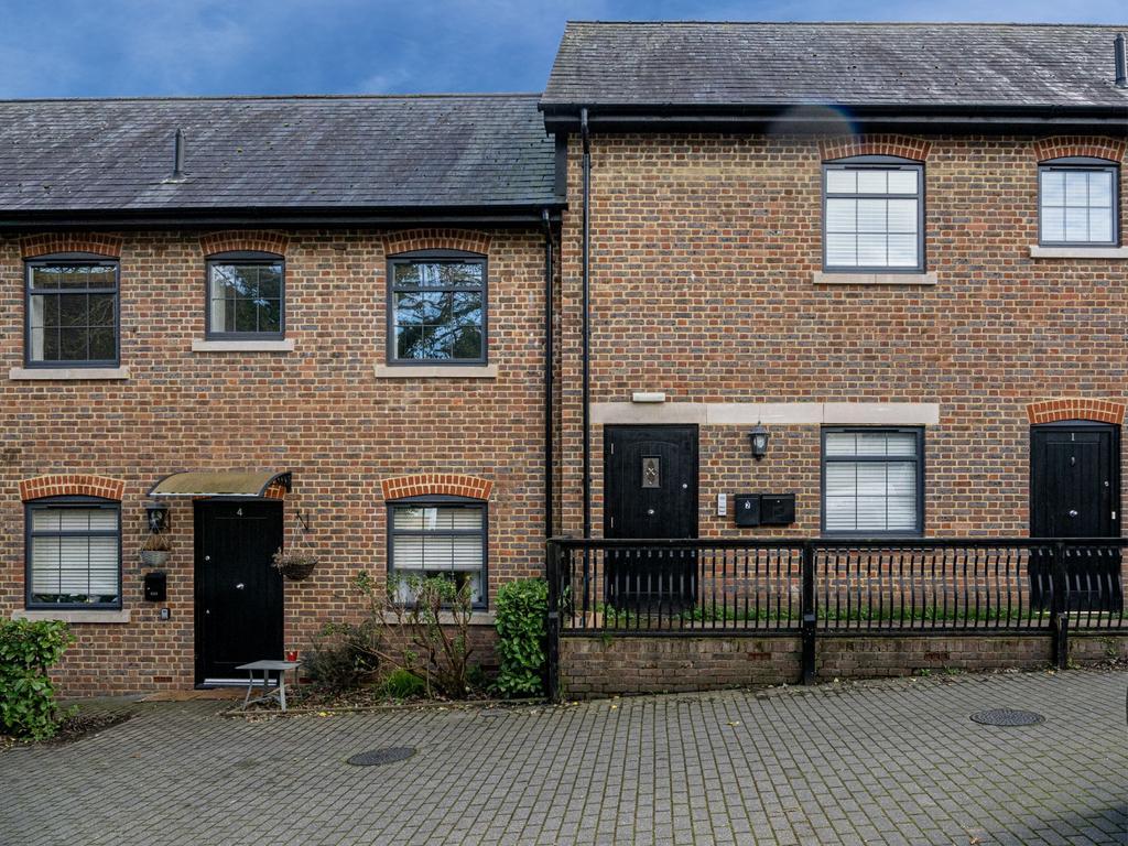 Saracens Mews