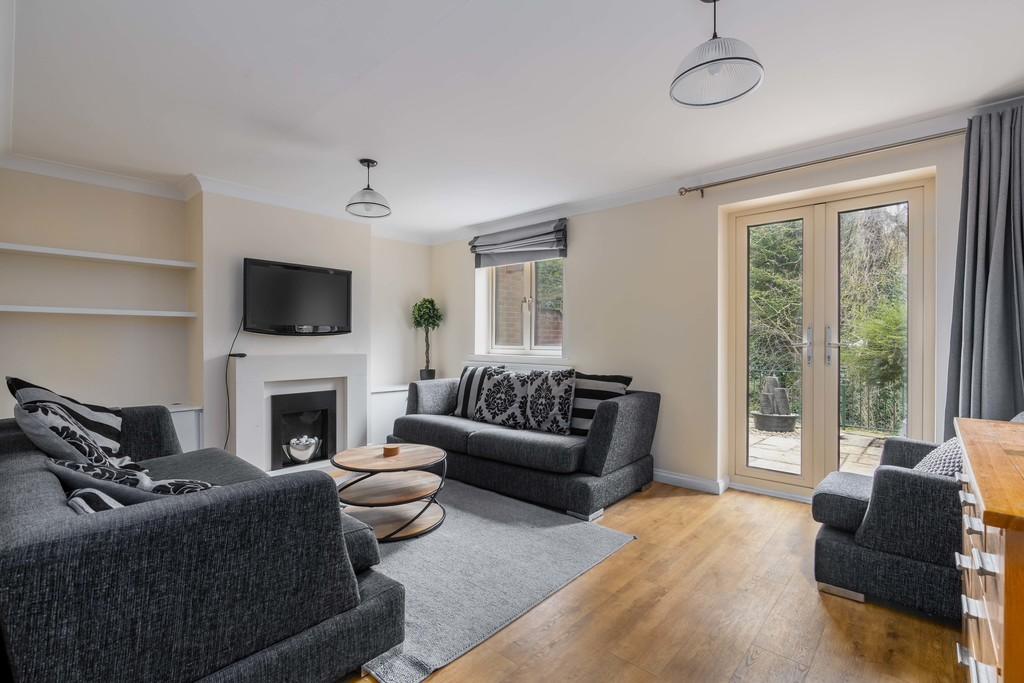Garden Court, Canal Street, Chester, CH1 4 HA