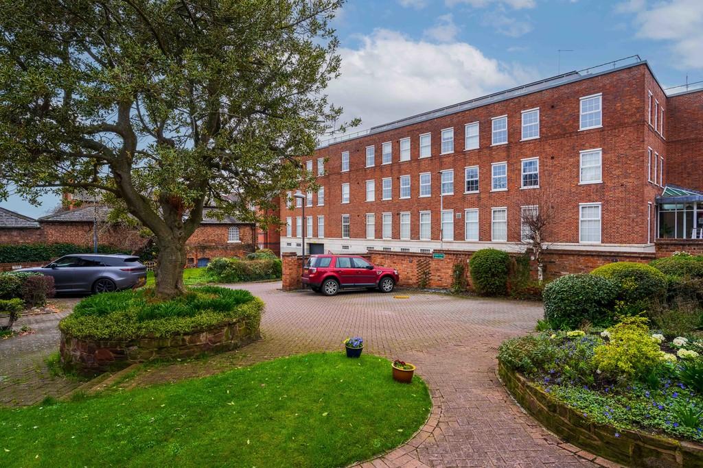 Garden Court, Canal Street, Chester, CH1 4 HA