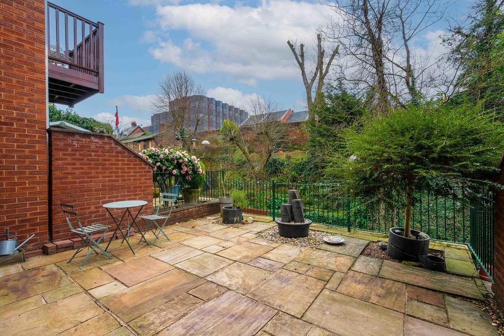 Garden Court, Canal Street, Chester, CH1 4 HA