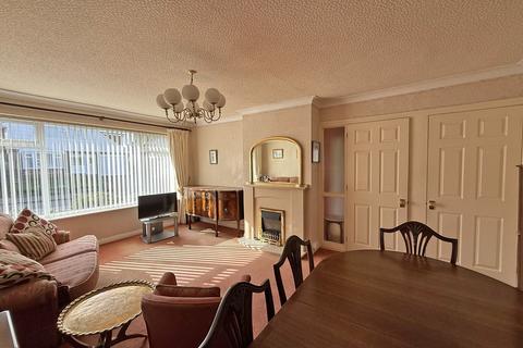 2 bedroom semi-detached bungalow for sale, Sea View Drive, Scarborough YO11