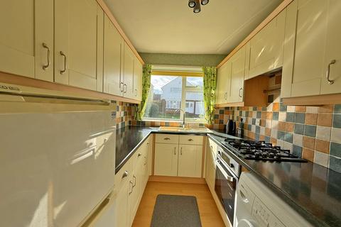 2 bedroom semi-detached bungalow for sale, Sea View Drive, Scarborough YO11