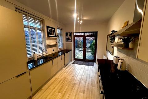 3 bedroom end of terrace house for sale, Urban Road