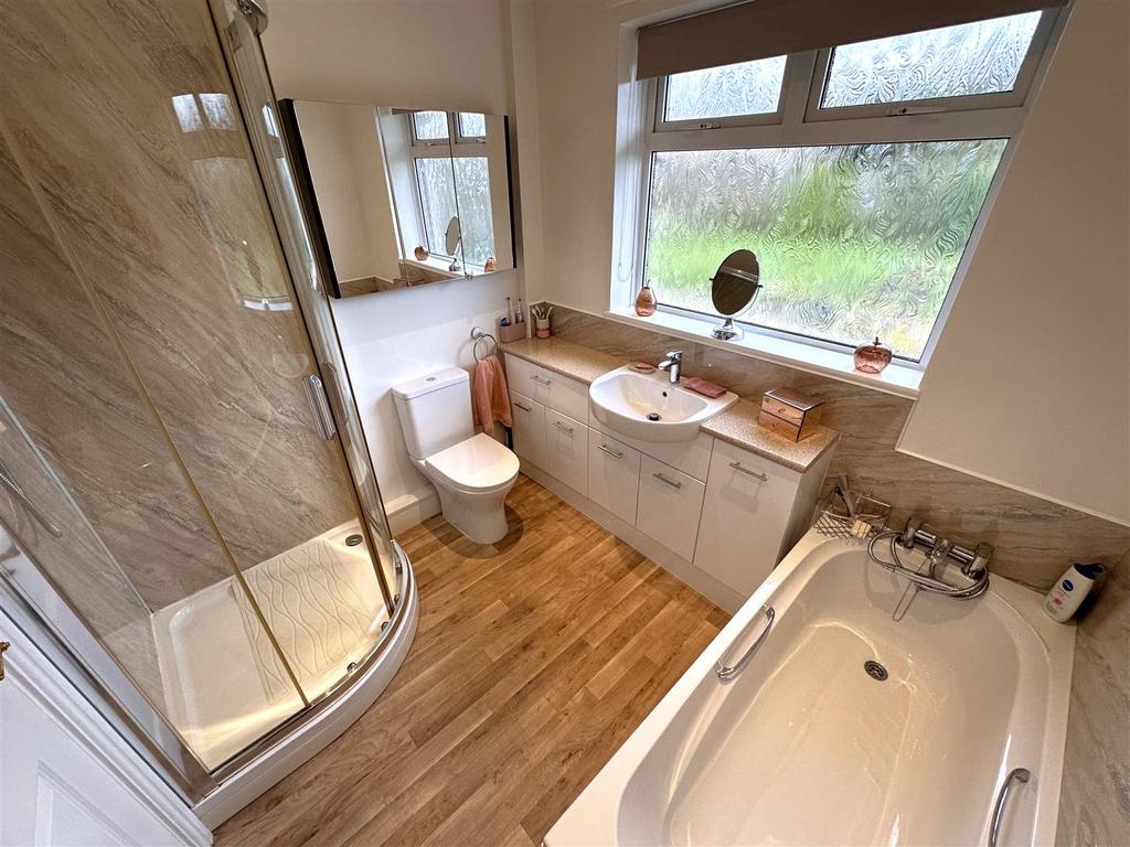 Contemporary Four-Piece Bathroom 756