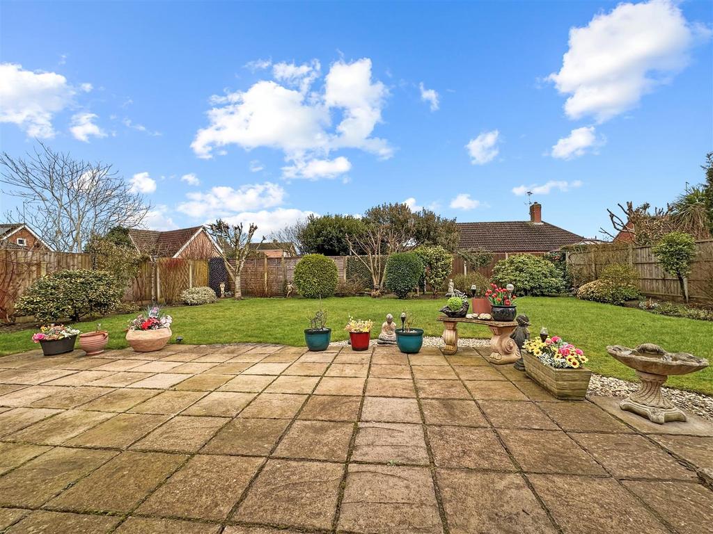 Lovely Landscaped Garden 763