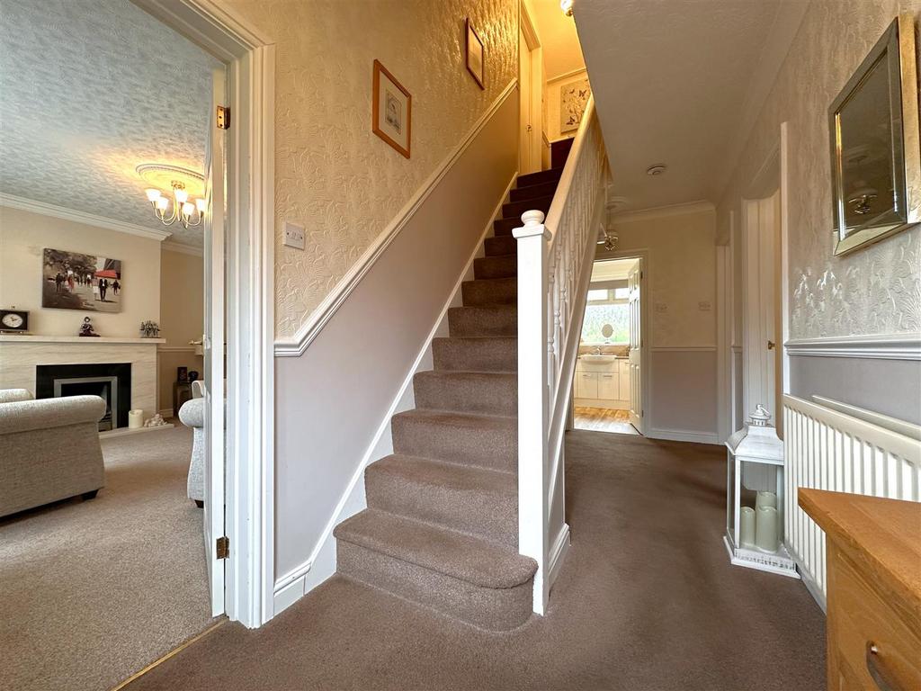 Inviting Entrance Hall 728