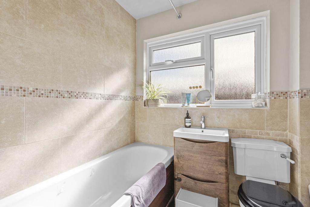 10 Hobart Court, Gunthorpe Rd, SL7 1 UL (LOW RES)-4