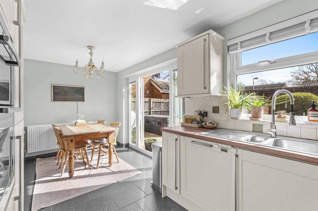 10 Hobart Court, Gunthorpe Rd, SL7 1 UL (LOW RES)-8