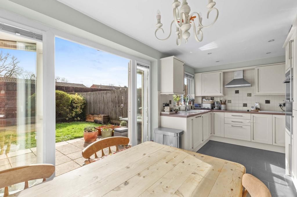 10 Hobart Court, Gunthorpe Rd, SL7 1 UL (LOW RES)-9