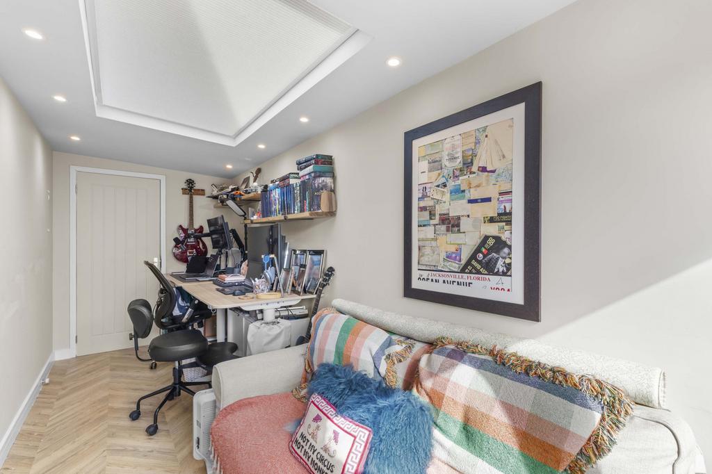 10 Hobart Court, Gunthorpe Rd, SL7 1 UL (LOW RES)-1