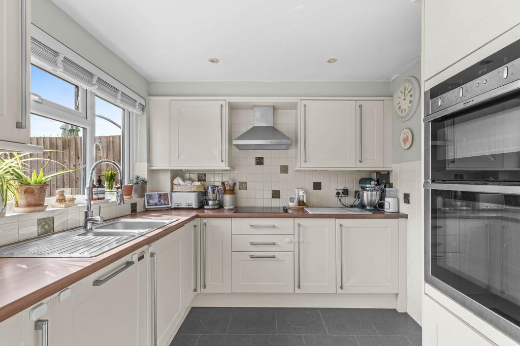 10 Hobart Court, Gunthorpe Rd, SL7 1 UL (LOW RES)-7