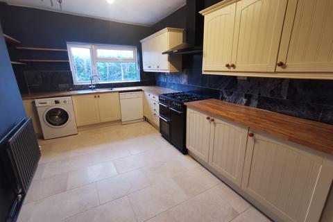 3 bedroom terraced house to rent, Swansea SA2