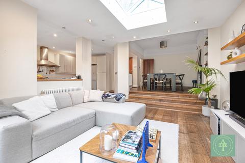 4 bedroom semi-detached house for sale, Fernleigh Road, Winchmore Hill, N21