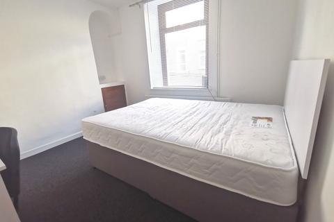 3 bedroom house to rent, Miers Street, St Thomas, Swansea